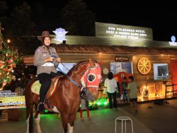 Pos Pelayanan Nataru Polres Tuban Angkat Tema Cowboy dan Sheriff Siap Manjakan Pengunjung