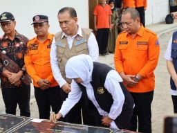 Resmikan 68 Unit Huntara di Blitar, Gubernur Jatim Minta Masyarakat Waspada Cuaca Ekstrem