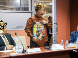 Jember Fashion Carnaval Antarkan Bupati Hendy Raih Anugerah PWI 2024