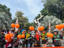 DPD PKS Kota Surabaya Sosialisasikan Capres AMIN di depan KBS