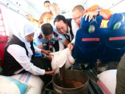 1.544,4 Kg Benih Tanaman Di tebar Menggunakan Pesawat Untuk Hijaukan Kembali Kawasan Arjuno-Welirang