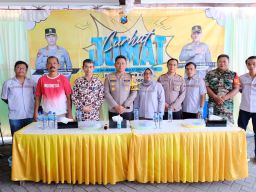 Sambangi Karyawan Pabrik Triplek, Beri Pesan Kamtibmas