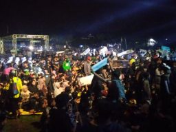 Ribuan Warga Jombang  Hadiri Sholawat Kebangsaan Abah Ali Gondrong