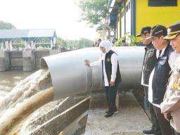 Gubernur Jatim Resmikan Pompa Berkapasitas 10.000 Liter Per Detik untuk Atasi Banjir Bendungan Jero