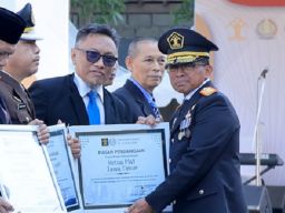 Kanwil Kemenkumham Beri Penghargaan PWI Jatim di Hari Bhakti Imigrasi ke 74