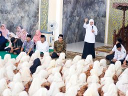 1.257  Siswa SMAN 1 Sidoarjo Tahlil Bersama Khofifah Untuk Korban Kecelakaan Tol Ngawi