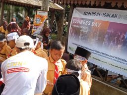 SD Plus Al Islah Bondowoso Gelar Business Day