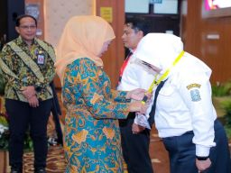 Gubernur Khofifah: Berikan Equal Treatment pada Masyarakat serta Jalankan Reformasi Birokras