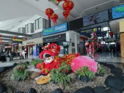 Jelang Perayaan Imlek, KAI Daop 8 Surabaya Hadirkan Hiasan Lampion dan Ornamen Imlek