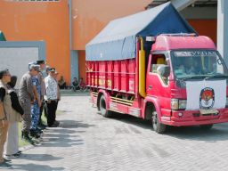 KPU Jombang Mulai Distribusikan Logistik Pemilu