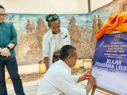 Lestarikan Budaya Leluhur, PWI Jatim Gelar Pemeran Lukisan Jansen Jasien Di Balai Wartawan