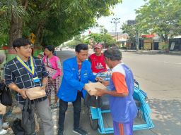 Mahasiswa Nganjuk Bagikan Makanan Dan Sembako Upaya Cooling Down Dan Jaga Stabilitas Kamtibnas