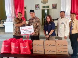 Pj Bupati Jamin Bantuan Ribuan Sembako PHE WMO untuk Korban Banjir Bangkalan Akan Tepat Sasaran