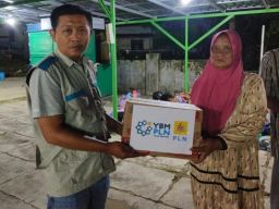 PLN Salurkan Bantuan 150 Paket Sembako Bagi Korban Terdampak Gempa Tuban