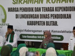 Di Acara Siraman Rohani, Bupati Blitar Berikan Motivasi kepada Ribuan Guru