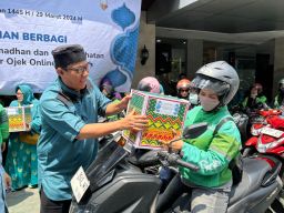 Ceria Ramadhan 100 Wanita Ojek Online bersama RRI, DDI dan Yayasan Medisku