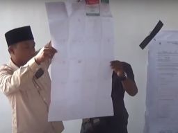 Lokasi Dipindah Ke KPU Bangkalan, Ratusan Pendukung Caleg Kawal Hitung Ulang 31 TPS