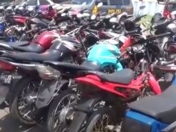 Polisi Bubarkan Balap Liar di Akses Jembatan Suramadu, Puluhan Motor Dan Pelaku Diamankan