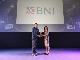 Raih Marketeers OMNI Brands of The Year 2024