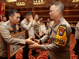 Polres Nganjuk Terima Penghargaan Kepatuhan Penyelenggaraan Pelayanan Publik dari Ombudsman RI