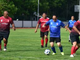Pj. Gubernur Ikut Bermain Bela Tim Pemprov Menang 3-1 Lawan Bank Jatim di Mendadak Soccer