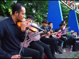 Gelar Buka Puasa Bersama, Unesa Tampilkan Berbagai Musik Bagi Mahasiswa dan Warga Setempat