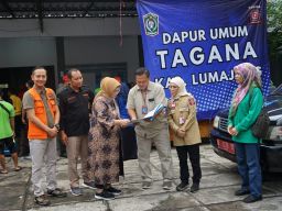 BPBD Jatim Salurkan Bantuan kepada Korban Lahar Dingin Gunung Semeru di Lumajang, Jawa Timur