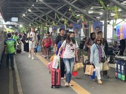 Kebutuhan Penumpang Masih Tinggi, PT KAI Terus Operasikan 5 KA Tambahan Hingga 30 April