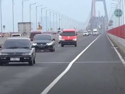 Pemudik Roda Empat Nyasar ke Jalur Roda Dua Suramadu yang Sempit