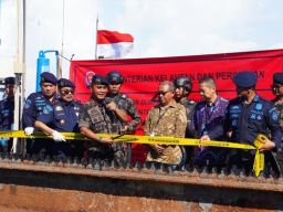 Kementerian Kelautan dan Perikanan Berhentikan Sementara Operasi Kapal Keruk di Lamongan