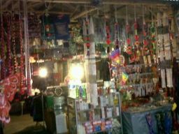 Momen Mudik dan Arus Balik Membawa Rezeki Bagi Penjual Souvenir di Areal Jembatan Suramadu