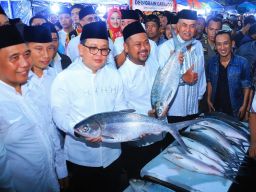 Pj Gubernur Jawa Timur menghadiri Kontes Bandeng Kawak Tahun 2024 di Gresik