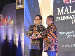 Jaga Kondusifitas Pemilu 2024, Adhy Karyono Terima PWI Jatim Award 2024