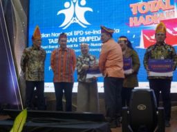 Nasabah Bank Jatim Beruntung Raih Hadiah Undian 100 Juta Rupiah dari Simpeda
