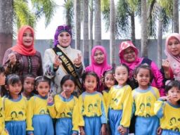 Bunda PAUD Kabupaten Jember Kasih Fajarini Buka Festival Menyusun Bentuk Geometri Kreatif Anak