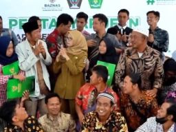 Bupati Blitar Rini Syarifah Salurkan Bantuan Pentasyarufan Baznas untuk Penyandang Disabilitas