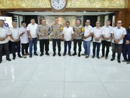 Kapolda Jatim Terima PWI Jatim Award, Buah Kondisifitas Pemilu 2024