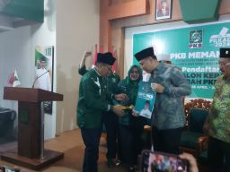 Pilkada 2024, PDIP Surabaya Tetap Komitmen Usung Eri-Armuji