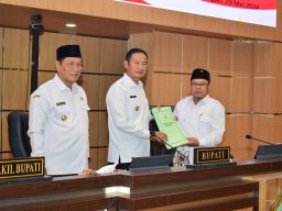 Rapat Paripurna DPRD Lamongan: Pandangan Umum Tujuh Fraksi atas Raperda Pertanggungjawaban APBD 2023