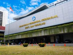 Kemendikbudristek Batalkan Kenaikan UKT dan Akan Reevaluasi Ajuan dari Seluruh PTN