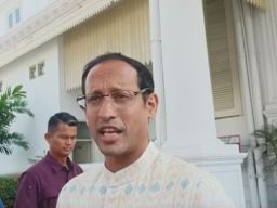 Setelah Bertemu Jokowi, Nadiem Umumkan UKT Batal Naik Tahun Ini