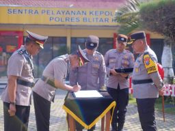 Kapolres Blitar Kota Pimpin Upacara Serah Terima 8 Jabatan