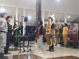 Gunakan Baju Adat, 115 PPK Bondowoso Resmi Dilantik