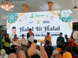 Ribuan Warga Tulungagung Meriahkan Jalan Sehat dan Halal Bihalal Bersama Sarmuji