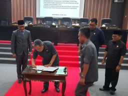 DPRD Bondowoso Sahkan Raperda Tentang Pertanggungjawaban Pelaksanaan APBD 2023