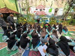 Santri MTS Manbaul Hikam Sidoarjo Kunjungi Kampung Edukasi Sampah Tingkatkan Kesadaran Lingkungan