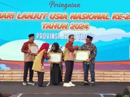 PT KAI Meraih Penghargaan Peduli Lansia dari Pemprov Jatim