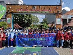 SMPN 2 Beji Pasuruan Gelar Outing Class Pemilahan dan Pengolahan Sampah di Kampung Edukasi Sampah