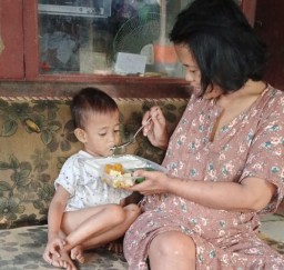 Keteladanan Kader TPK Kelurahan Baratan Dampingi Balita Stunting Jember