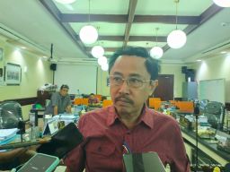 Raperda RTRW, Foto Bibir Pantai Berbeda, Komisi C Tantang Pemprov Jatim Foto Ulang Bersama